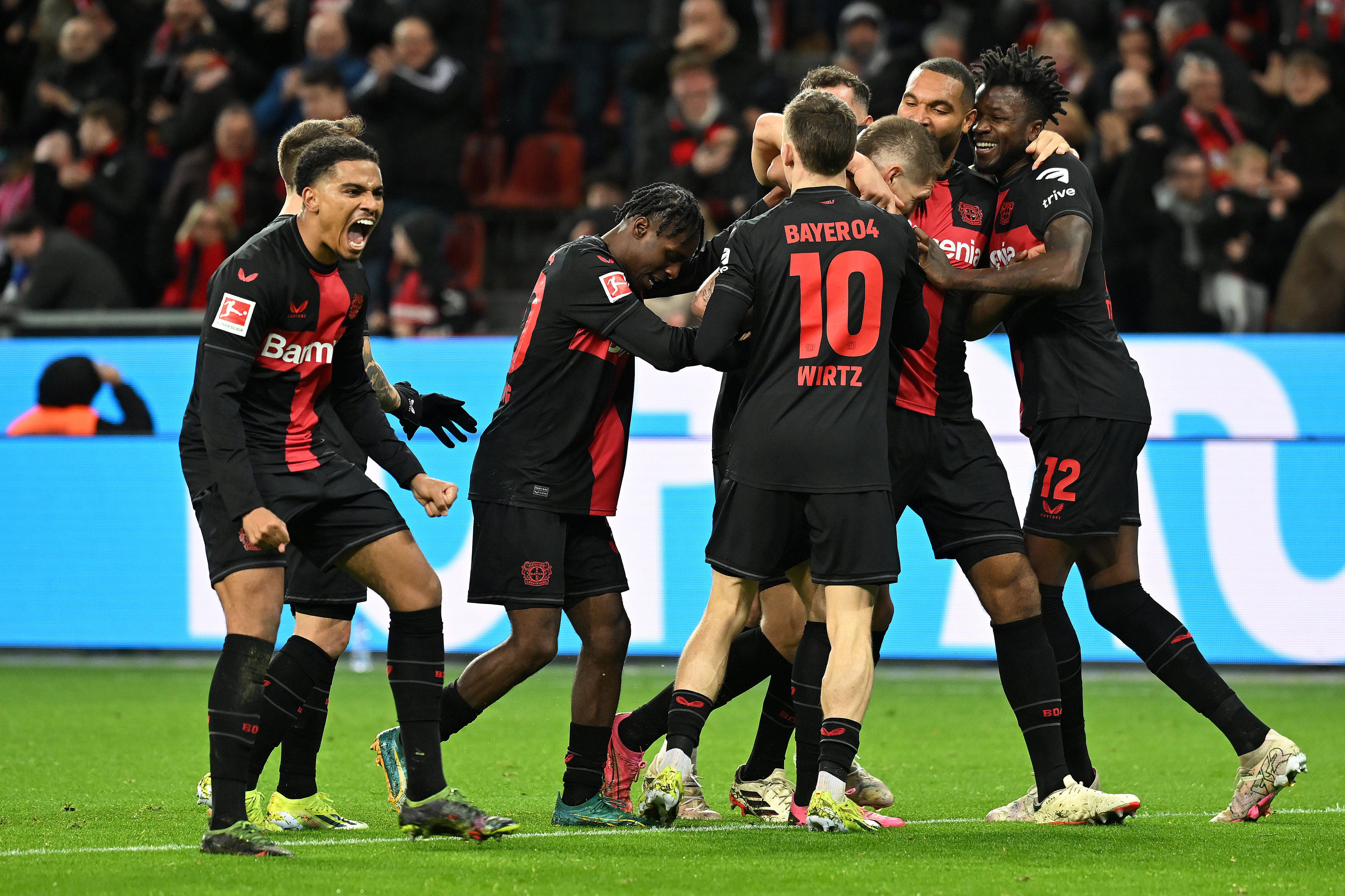 集结日德甲焦点战；纽约尼克斯篮板制胜；震撼外界；医务组通报恢复的简单介绍