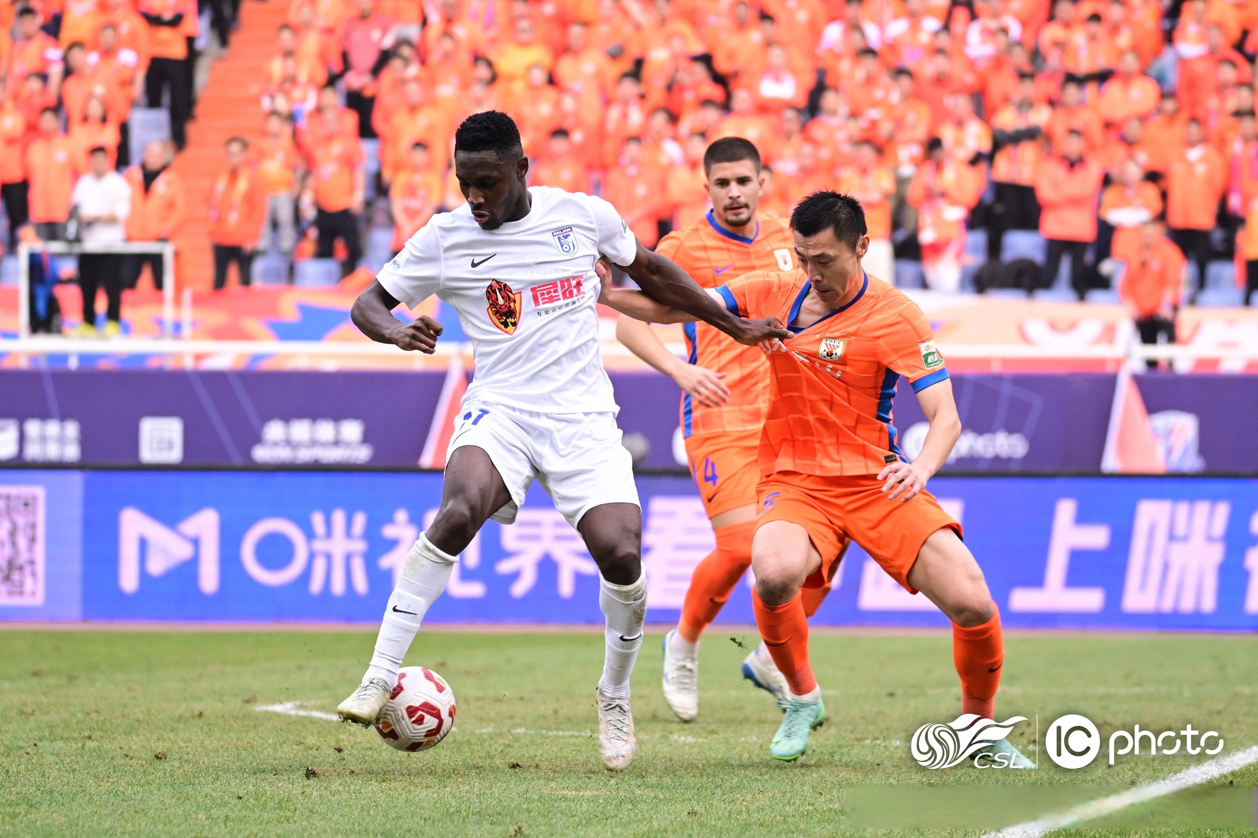 包含赛地聚焦——英超今晨热度飙升，勒沃库森篮板制胜，赛场秩序良好，年轻球员得到机会的词条米兰体育中国官网