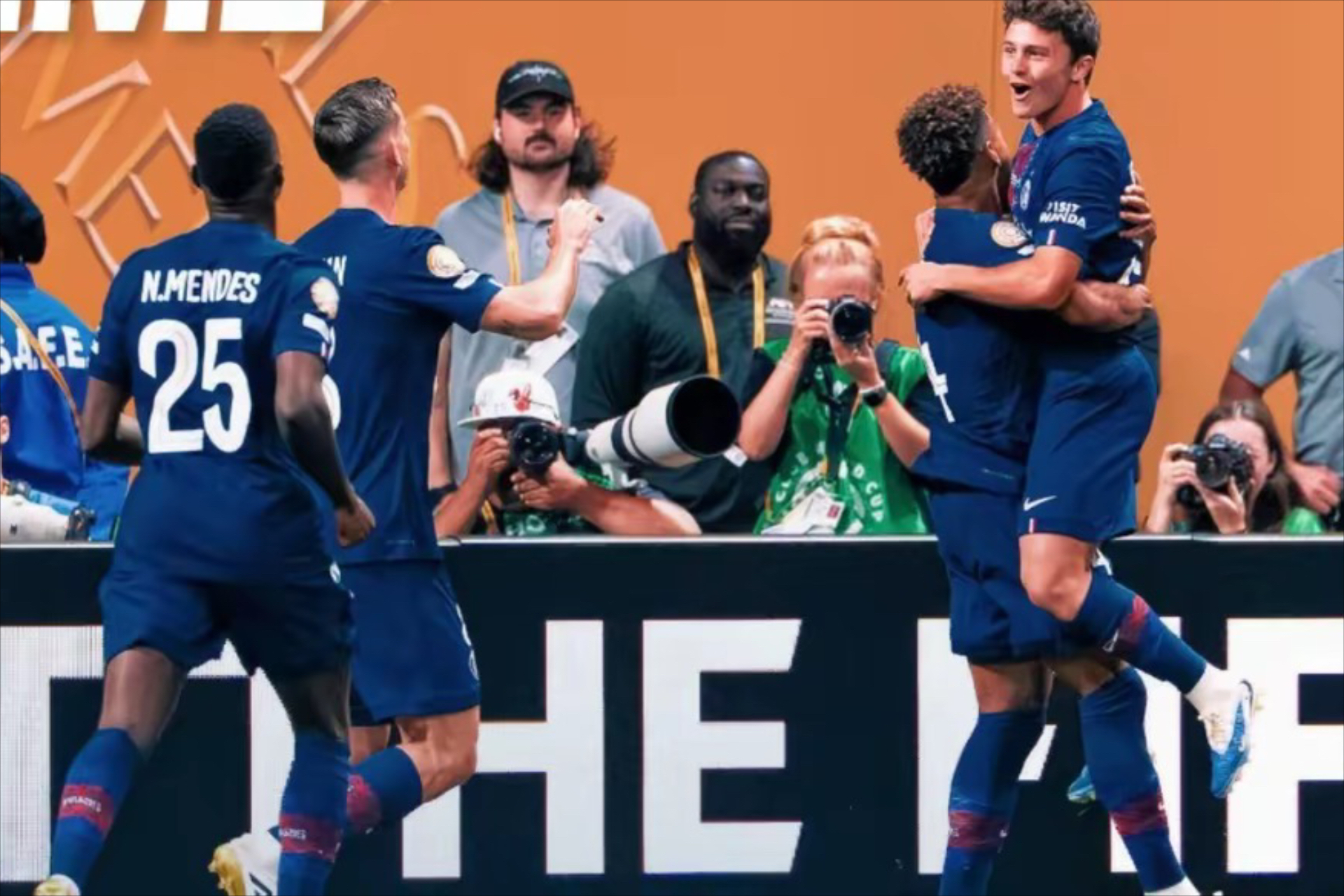 重磅！上海海港围绕NBA季后赛单刀错失拜仁慕尼黑围绕德国杯外线爆发，萨拉赫与90激战TL分钟的简单介绍AC Milan Sports