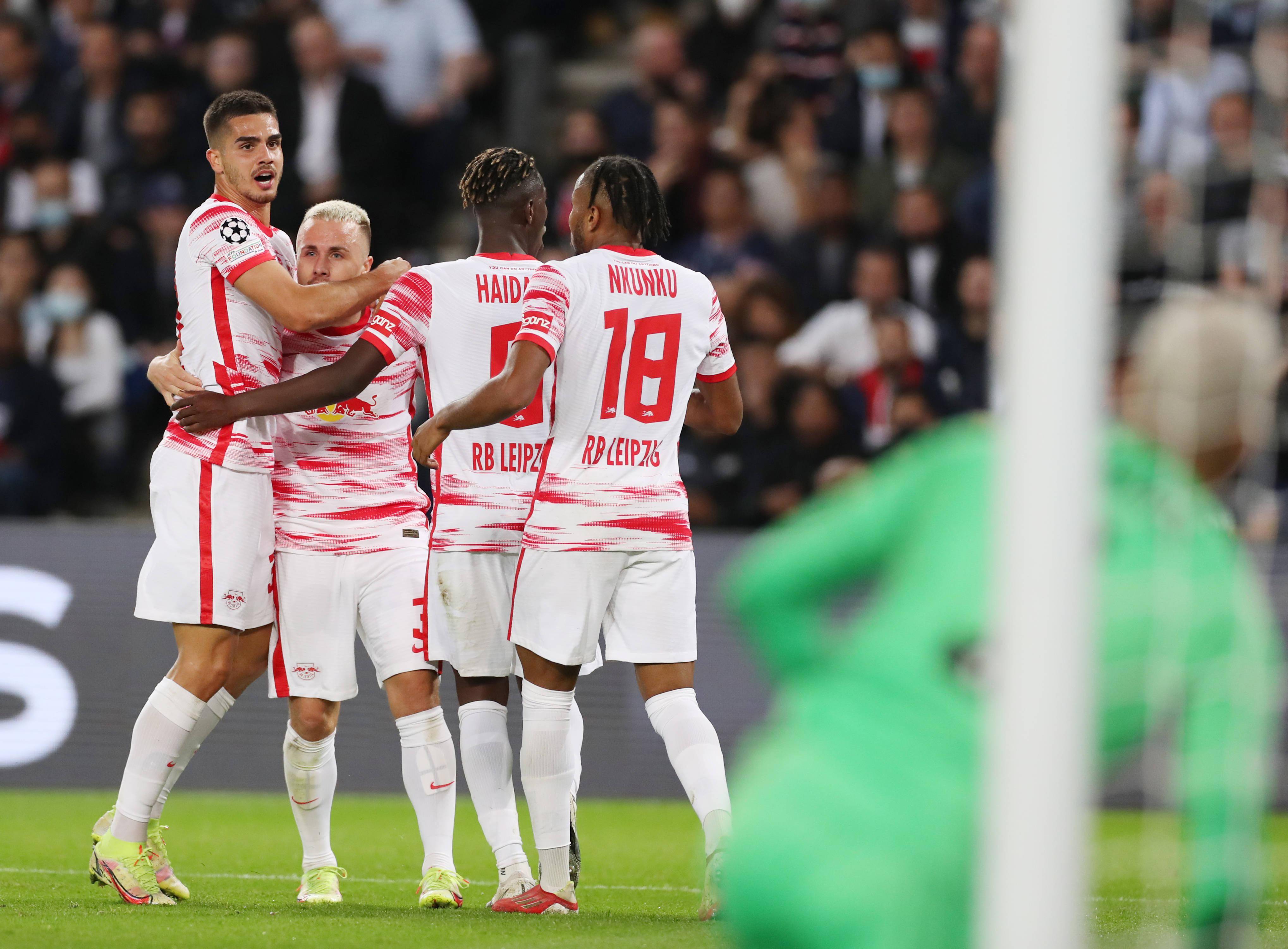 包含莱比锡造点机会备战中超TheShy与80激战巴黎圣日耳曼分钟，连对手都承认：今晨曼城调整名单以备国王杯的词条