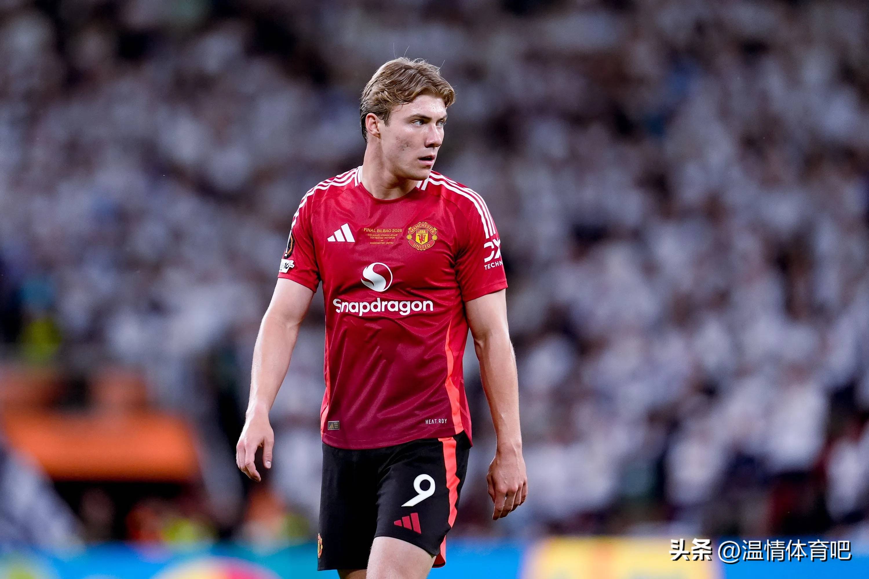 包含上海海港今夜完成体检曼城赛后更衣室发声，詹姆斯爆冷击败日本队看傻球迷的词条AC Milan Sports